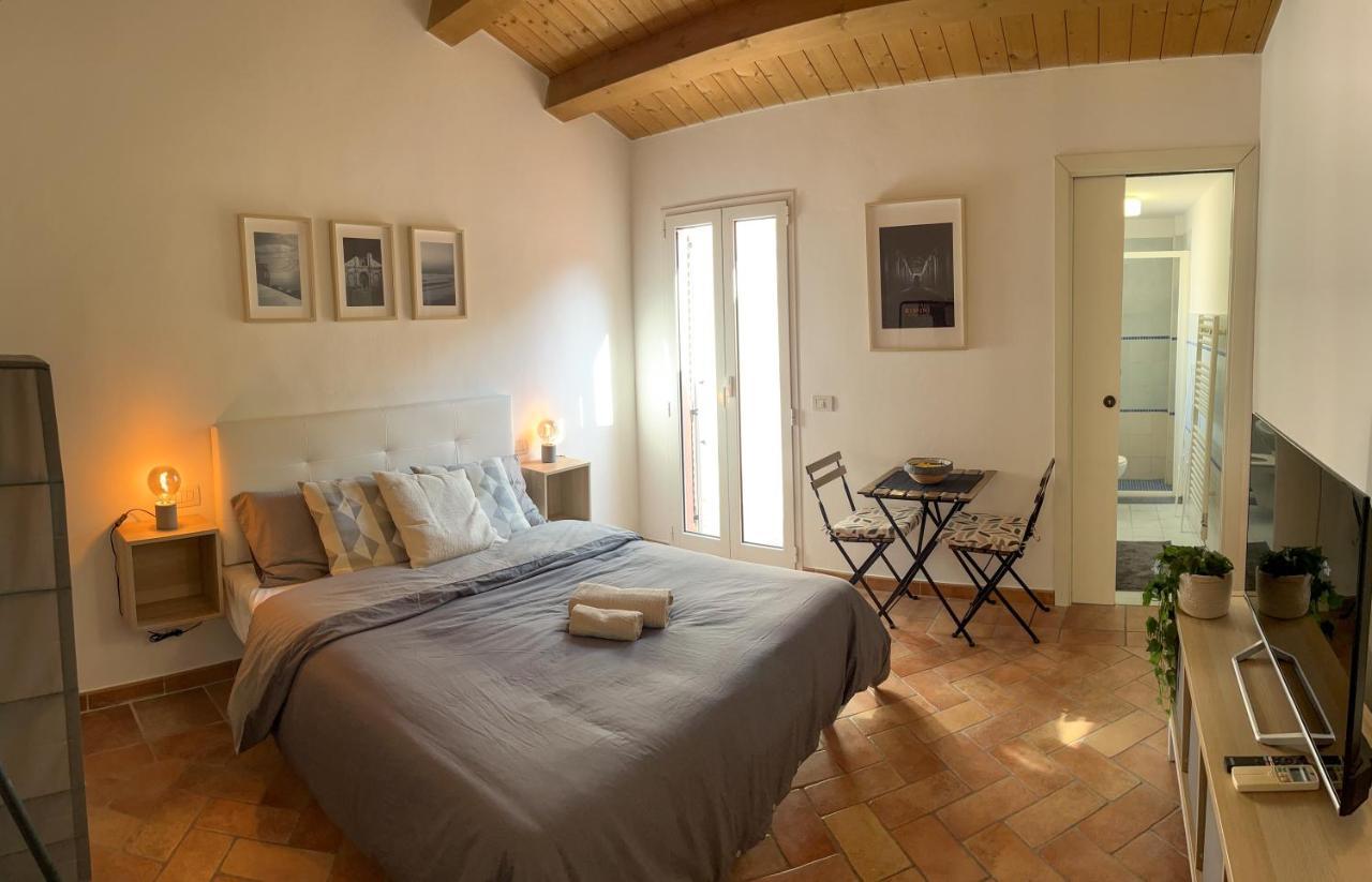 Appartements Dans Agreable Maison De Ville Centre Historique De Римини Екстериор снимка